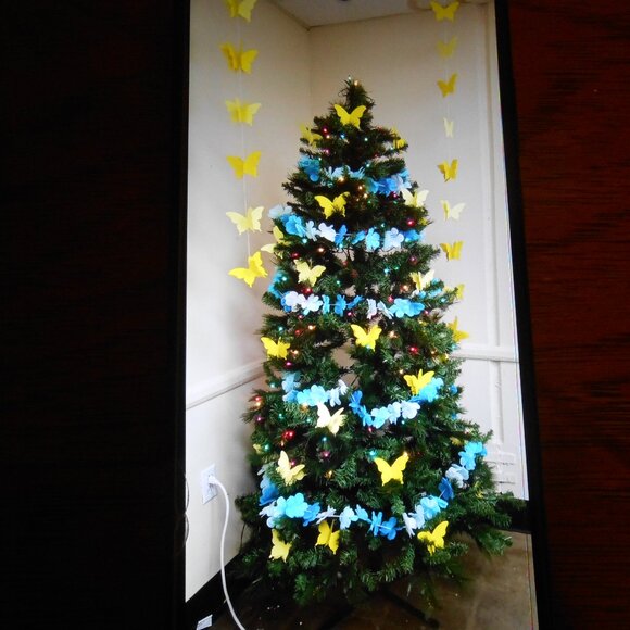 September's Butterfly Tree At Work - Picture 1 of 1